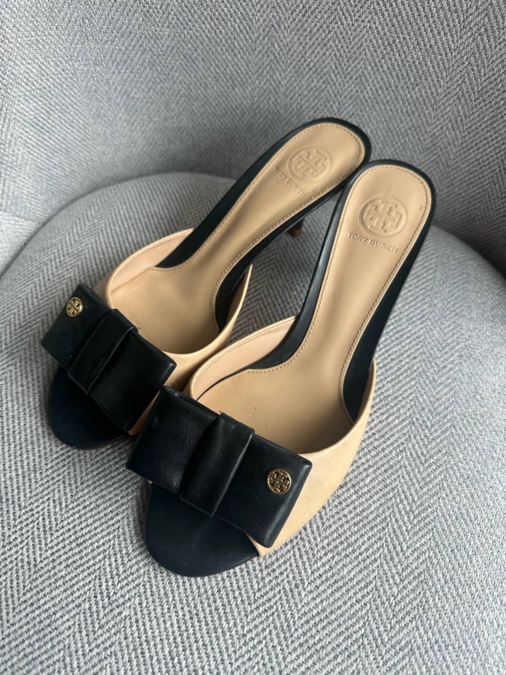 Tory Burch Beige and Black Bow Mule Slides